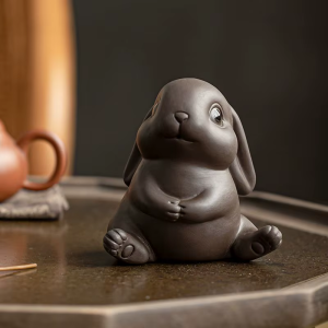 Tea Pet Hase aus violettem Ton