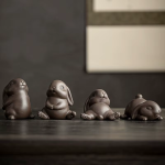 Tea Pet Hase aus violettem Ton