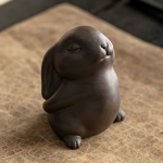 Tea Pet Hase aus violettem Ton