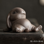 Tea Pet Hase aus violettem Ton — Auf dem Rücken