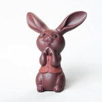 Tea Pet Hase mit langen Ohren aus violettem Ton — Stehend