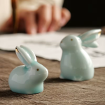 Tea Pet Hasenpaar aus glänzender Keramik