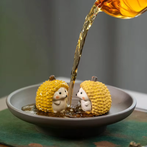 Tea Pet Igel aus violettem Ton