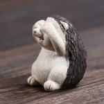 Tea Pet Igel aus Yixing-Ton — Pfote am Gesicht