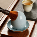 Tea Pet in Eiform aus Craquelé-Keramik
