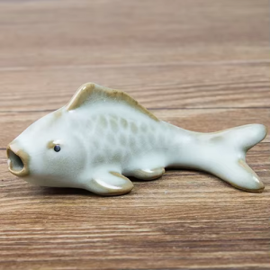 Tea Pet Karpfen aus glasierter Keramik