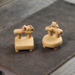 Tea Pet Katze aus Yixing-Ton auf Miniaturstuhl