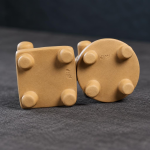 Tea Pet Katze aus Yixing-Ton auf Miniaturstuhl