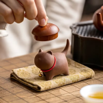 Tea Pet Katze aus Yixing-Ton mit Glöckchen