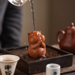 Tea-Pet-Katze in fünf Haltungen