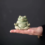 Tea Pet Meditierender Frosch aus glasierter Keramik — 7 × 6 cm