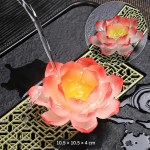 Tea Pet mit Lotusblüte aus Kunstharz — Lachsfarben mit roten Spitzen