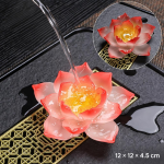 Tea Pet mit Lotusblüte aus Kunstharz — Zartrosa mit korallenfarbenen Spitzen