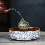 Tea Pet mit Wasserfontäne aus violettem Ton