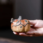 Tea Pet mit Wasserfontäne aus violettem Ton