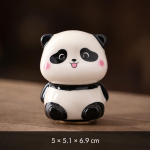 Tea Pet Pandabär aus Keramik — Sitzend, Zunge herausgestreckt