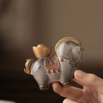 Tea Pet Pferd aus Resin mit Wärmefarbwechsel