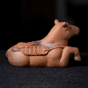 Tea Pet Pferd aus violettem Ton, Tierkreiszeichen Pferd