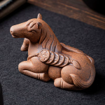 Tea Pet Pferd aus violettem Ton, Tierkreiszeichen Pferd