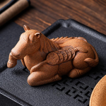 Tea Pet Pferd aus violettem Ton, Tierkreiszeichen Pferd