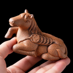 Tea Pet Pferd aus violettem Ton, Tierkreiszeichen Pferd