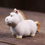 Tea-Pet-Pferd aus Yixing-Ton — Weiß mit goldbeiger Mähne