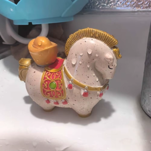 Tea Pet Pferd mit goldener Mähne