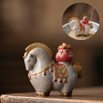 Tea Pet Pferd mit goldener Mähne — Roter Beutel