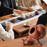 Tea Pet Pipi Boy aus violettem Ton