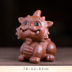 Tea Pet Pixiu aus violettem Ton — Sitzend mit einem Horn, rosébraun