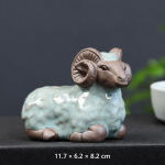 Tea Pet Schaf aus Keramik in 7 Varianten — Liegend, taupefarbener Kopf mit Hörnern