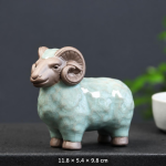 Tea Pet Schaf aus Keramik in 7 Varianten — Stehend, taupefarbener Kopf mit Hörnern