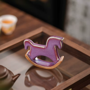 Tea Pet Schaukelpferd aus Keramik