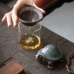 Tea Pet Schildkröte mit Teefilter aus Keramik
