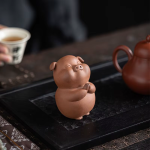 Tea Pet Schwein aus violettem Ton
