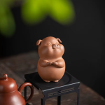 Tea Pet Schwein aus violettem Ton