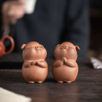 Tea Pet Schwein aus violettem Ton
