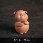 Tea Pet Schwein aus violettem Ton — Pfoten an der Brust