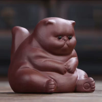 Tea Pet Sitzende Katze aus violettem Ton