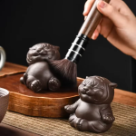 Tea Pet Tiger aus violettem Ton in vier Haltungen
