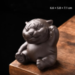 Tea Pet Tiger aus Yixing-Ton — Sitzend, Pfote erhoben