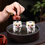 Tea Pet Tiger aus Yixing-Ton (Zisha)