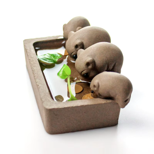 Tea Pet vier Schweine aus violettem Ton