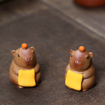 Tea Pet Wasserschwein aus violettem Ton