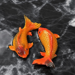 Tea Pets Koi aus Kunstharz mit Farbwechsel — Orange und Rot