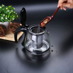 Teekanne aus Glas mit herausnehmbarem Teesieb