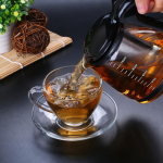 Teekanne aus Glas mit herausnehmbarem Teesieb