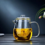 Teekanne aus Glas mit Siebeinsatz aus Borosilikatglas — 600 ml