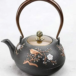 Teekanne aus Gusseisen mit Blumenmotiv und Vogel