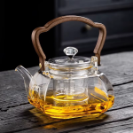 Teekanne mit Siebeinsatz aus Glas 1 L — Transparent